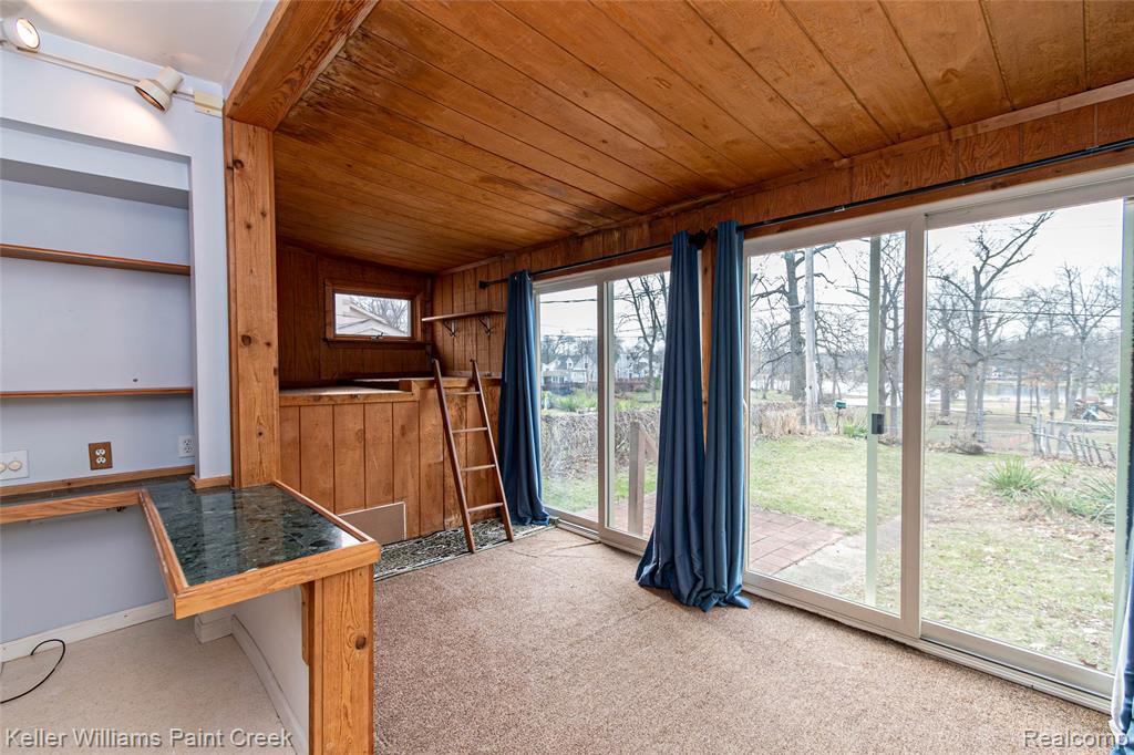 6903 Dandison Boulevard, West Bloomfield, MI 48324 — Photo 37
