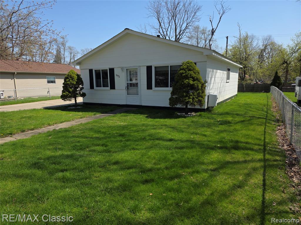 1072 Cloverlawn Drive, Pontiac, MI 48340 — Photo 2