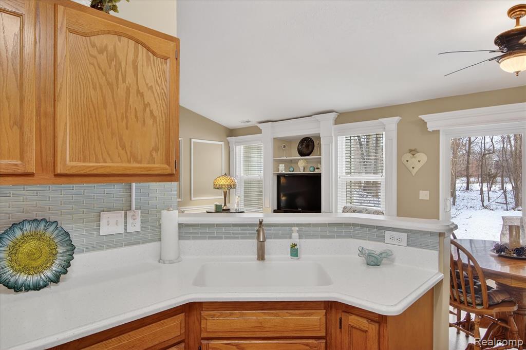 6456 Pembrook Drive, Westland, MI — Photo 16