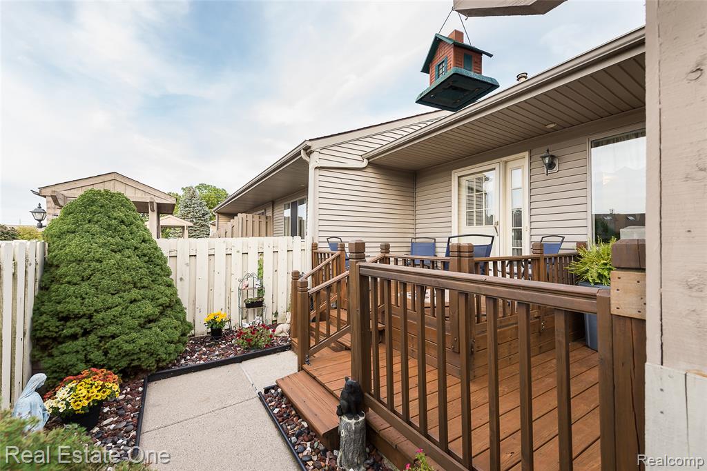 62511 RALEIGH Court, 5, South Lyon, MI 48178 — Photo 8