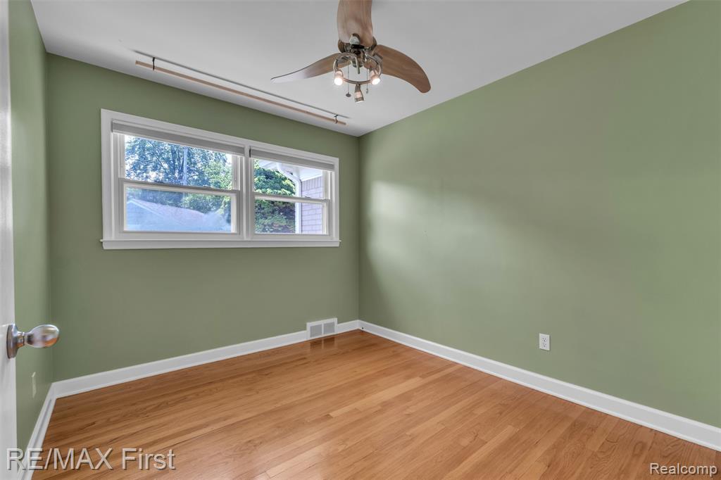 31923 Bella Vista Drive, Farmington, MI 48334 — Photo 13