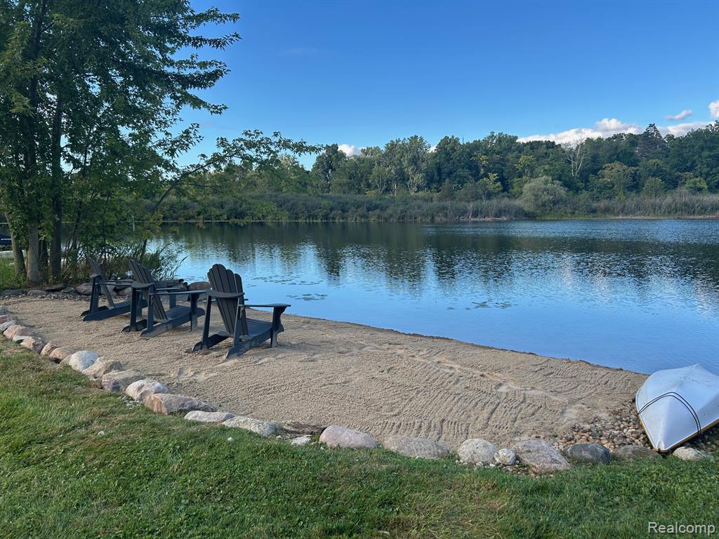 640 Sunset, White Lake, MI 48383 — Photo 6