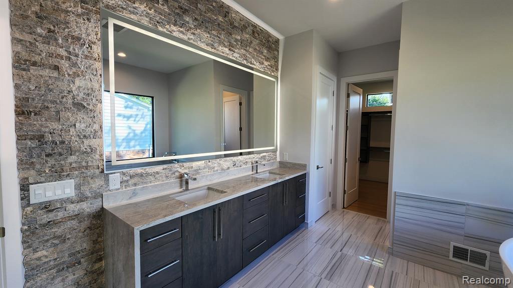 4776 WALNUT LAKE Road, Bloomfield Hills, MI 48301 — Photo 38