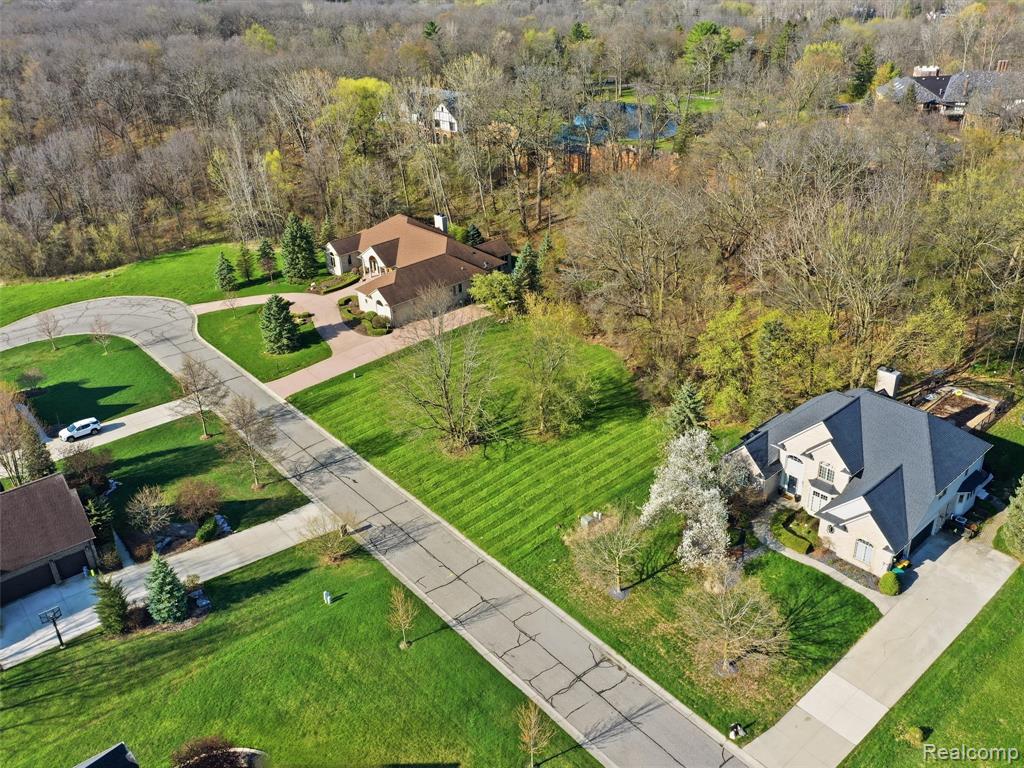 4710 Woodland Hills Drive, Rochester, MI 48306 — Photo 13