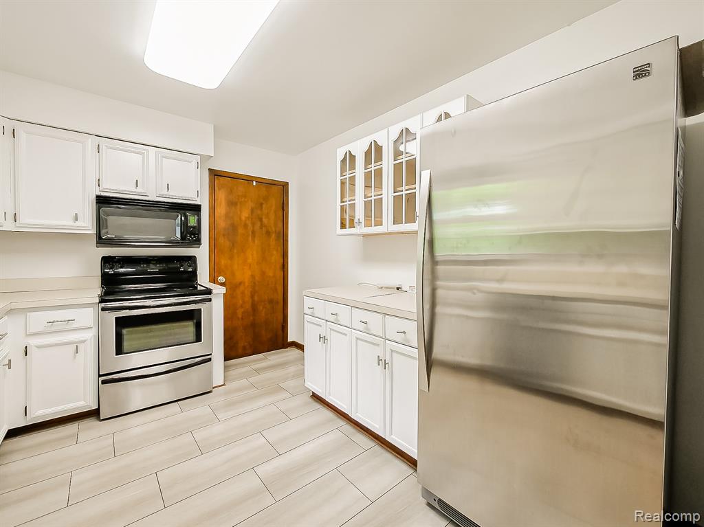 52010 11 Mile Road, South Lyon, MI 48178 — Photo 4