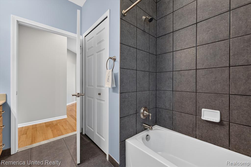6169 Bay Court, Waterford, MI 48327 — Photo 34