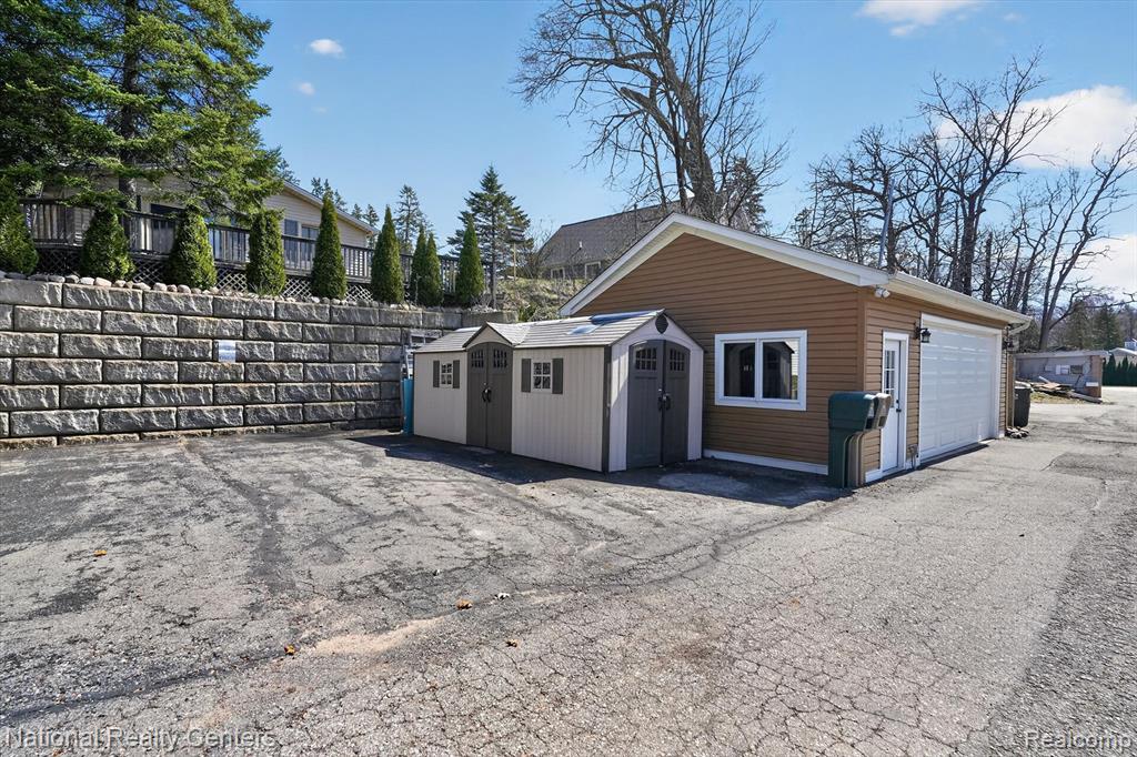 560 Black Oaks Trail, Howell, MI 48843 — Photo 41