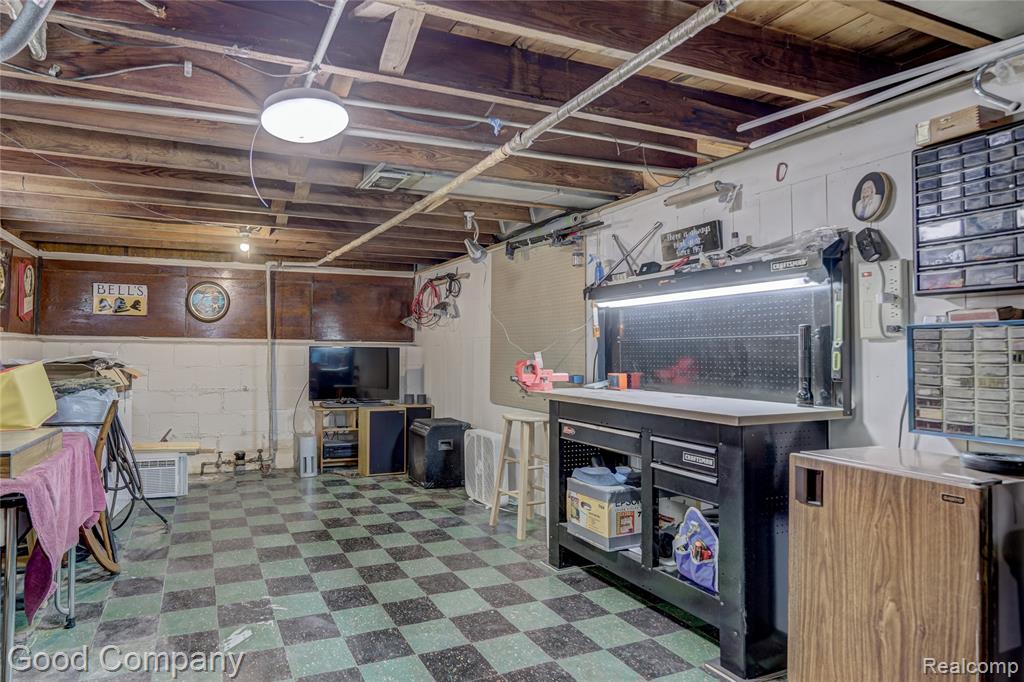 925 W Hazelhurst Street, Ferndale, MI 48220 — Photo 24