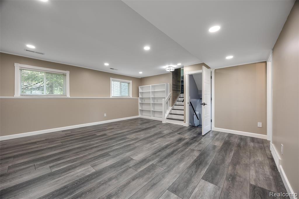 3600 Woodview Avenue, West Bloomfield, MI 48324 — Photo 25
