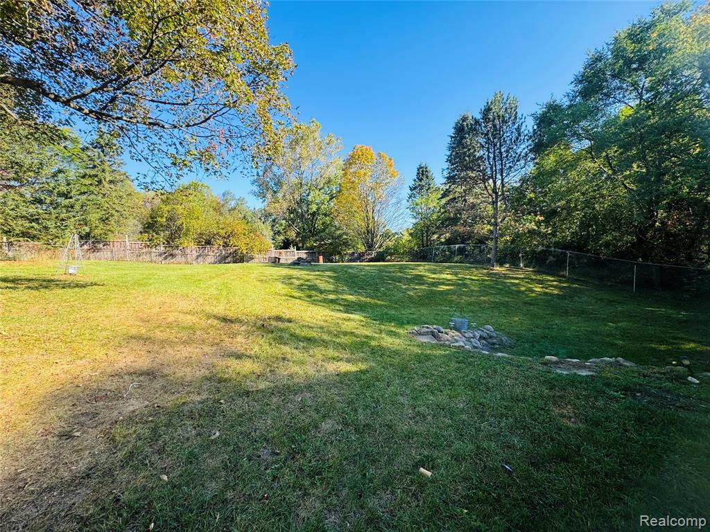 3443 S Fenton Road, Holly, MI 48442 — Photo 2
