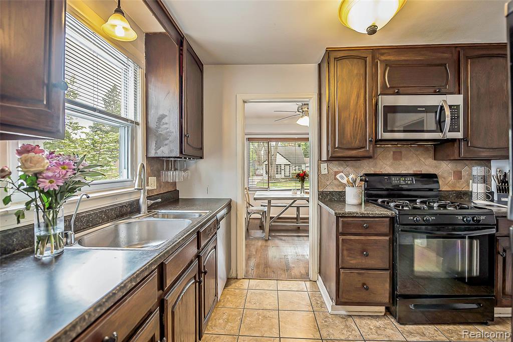 417 Helene Avenue, Royal Oak, MI 48067 — Photo 11