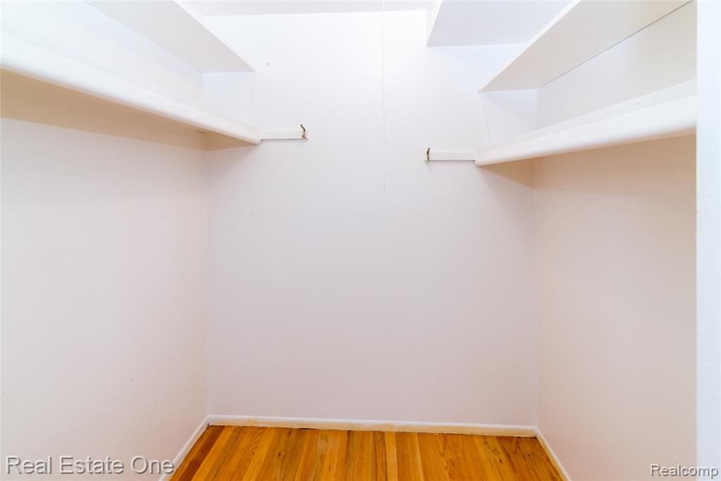 6845 Tamerlane Drive, West Bloomfield, MI — Photo 35