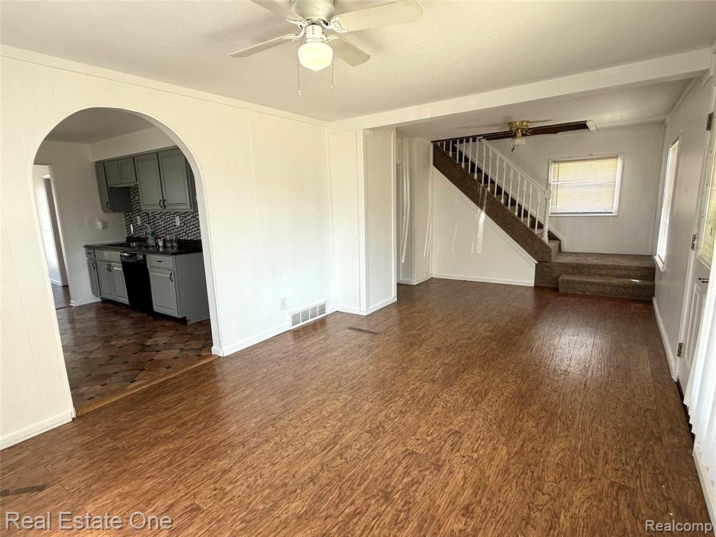 5645 FENTON Street, Dearborn Heights, MI 48127 — Photo 2