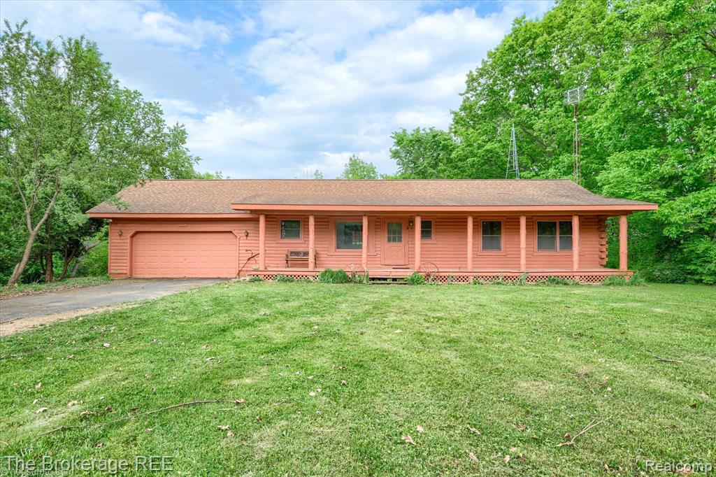 1077 Hadley Road, Lapeer, MI 48446
