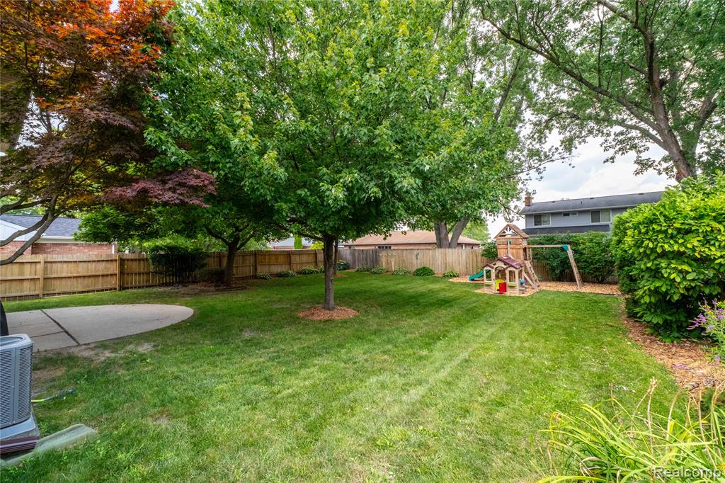 44114 Somerset Square, Canton, MI 48187 — Photo 50