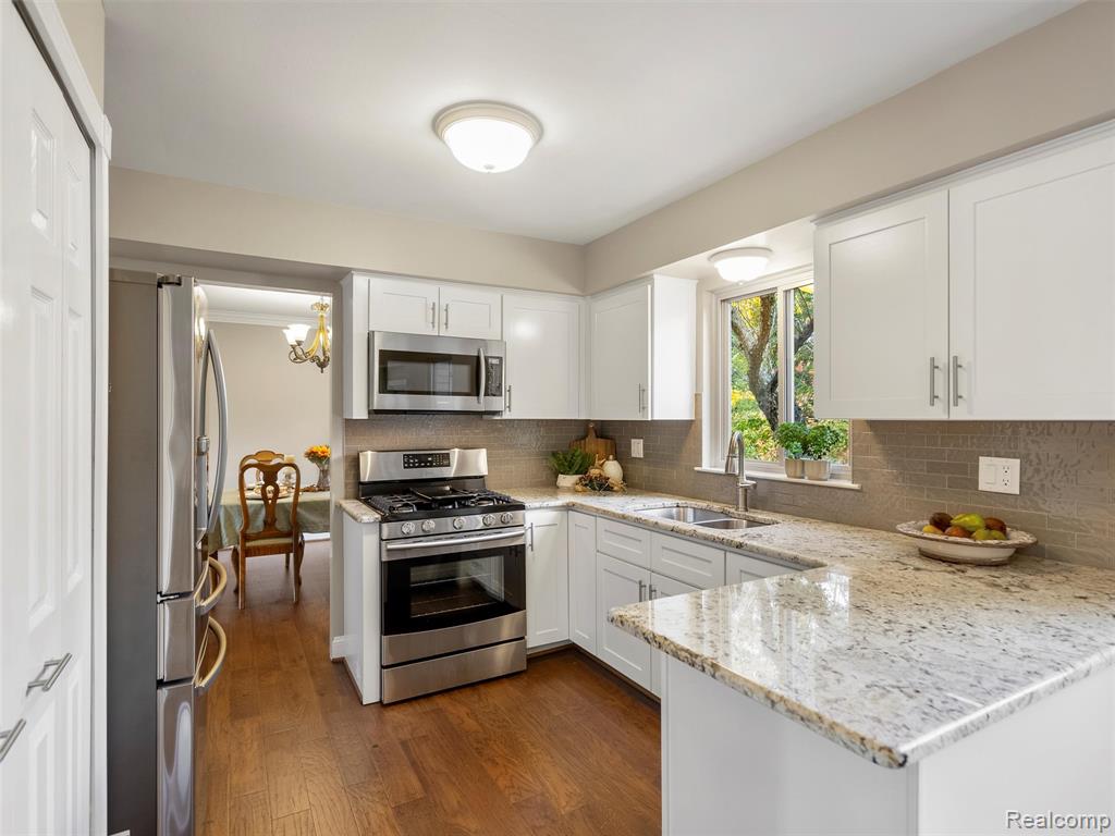 864 Dressler Lane, Rochester Hills, MI 48307 — Photo 18