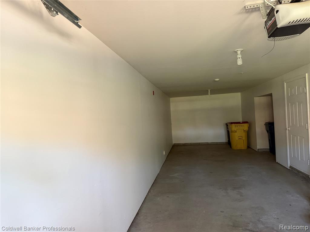 39792 ROCKCREST CIR, Northville, MI — Photo 2