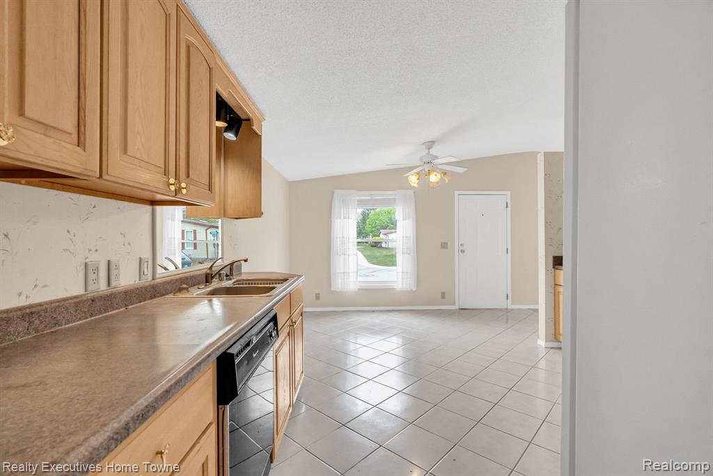 4333 24th Avenue, 2, Fort Gratiot, MI 48059 — Photo 8