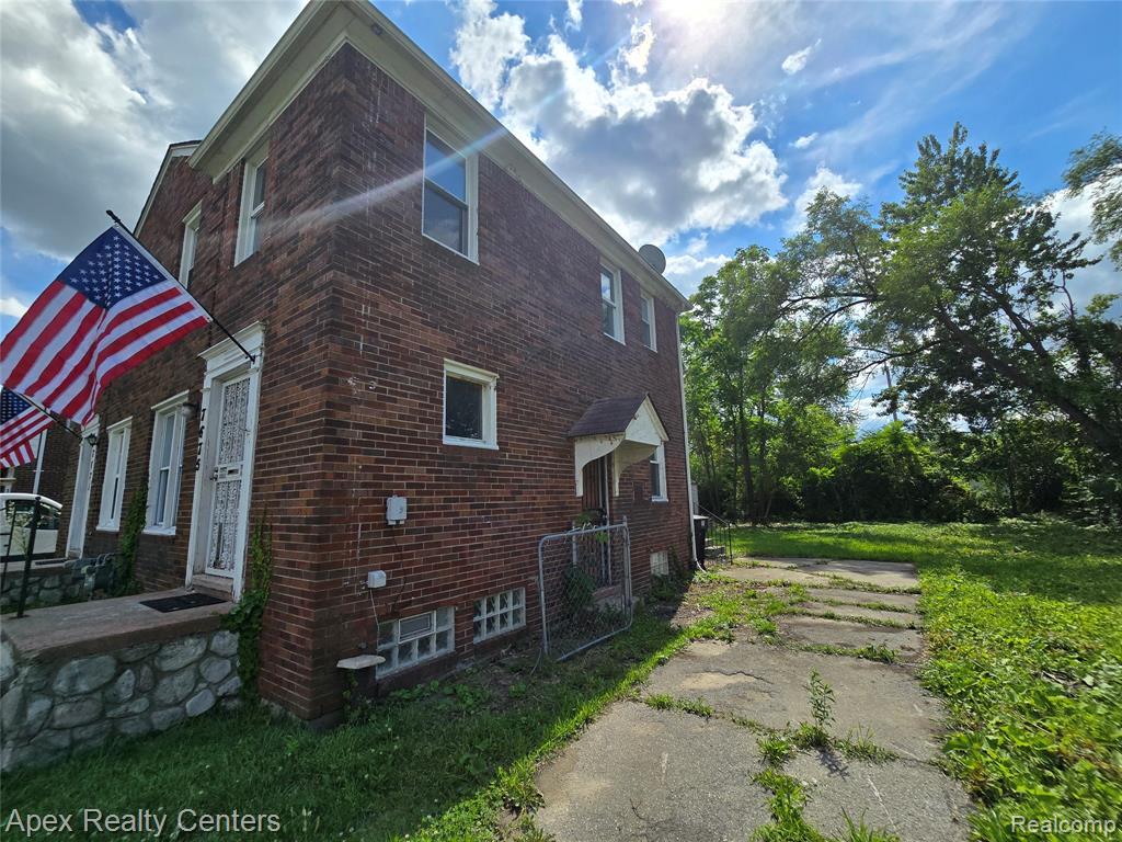 7675 Evergreen Avenue - Photo 4