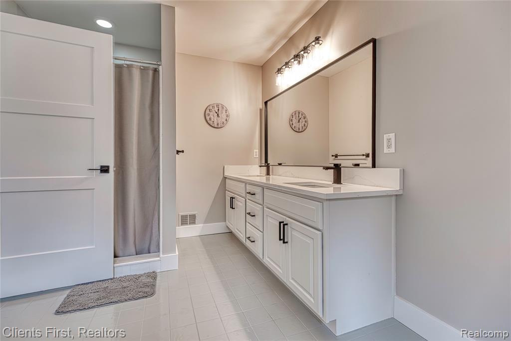 63605 Williamsburg, Washington, MI 48095 — Photo 35