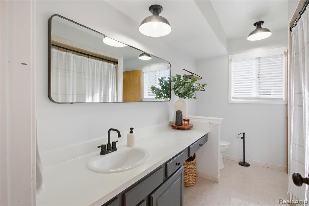 8234 E Pearson Road E, Shelby Twp, MI 48316 — Photo 12