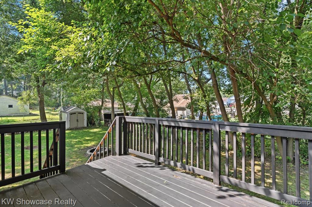 4665 Lakeborn Drive, White Lake, MI 48383 — Photo 29