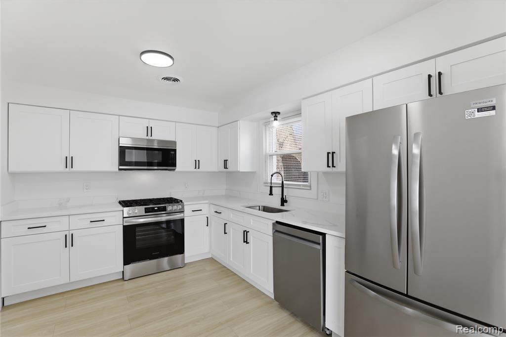 23509 Parklawn Street, Oak Park, MI 48237 — Photo 14