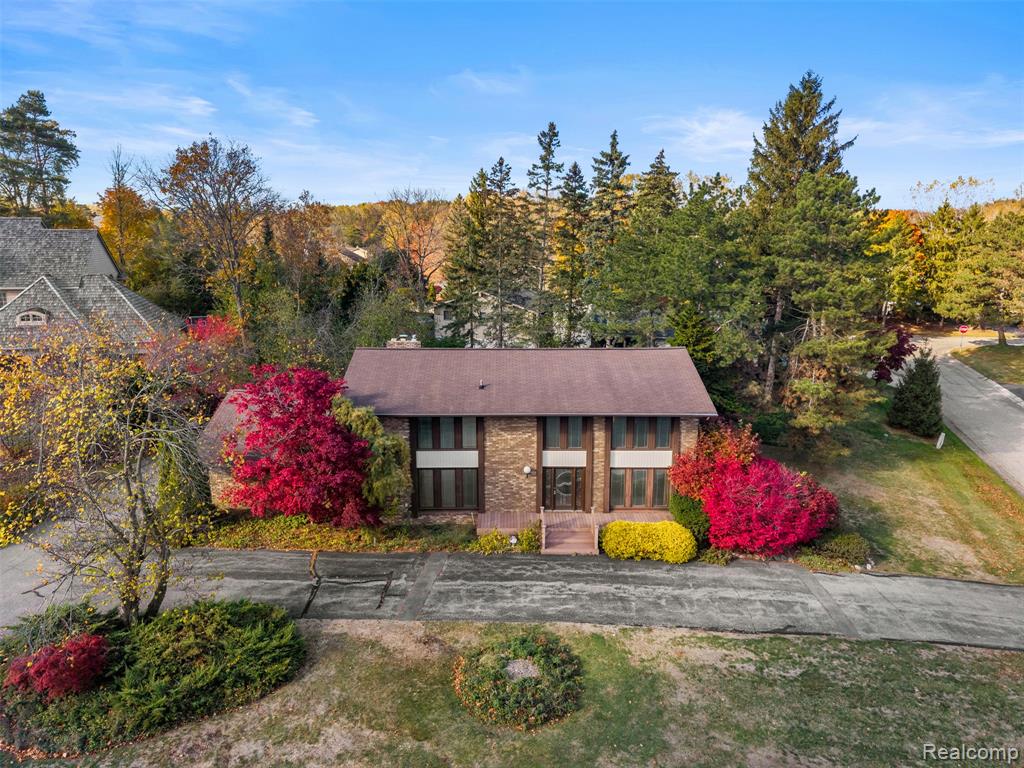 4724 Tara Court, West Bloomfield, MI 48323 — Photo 46