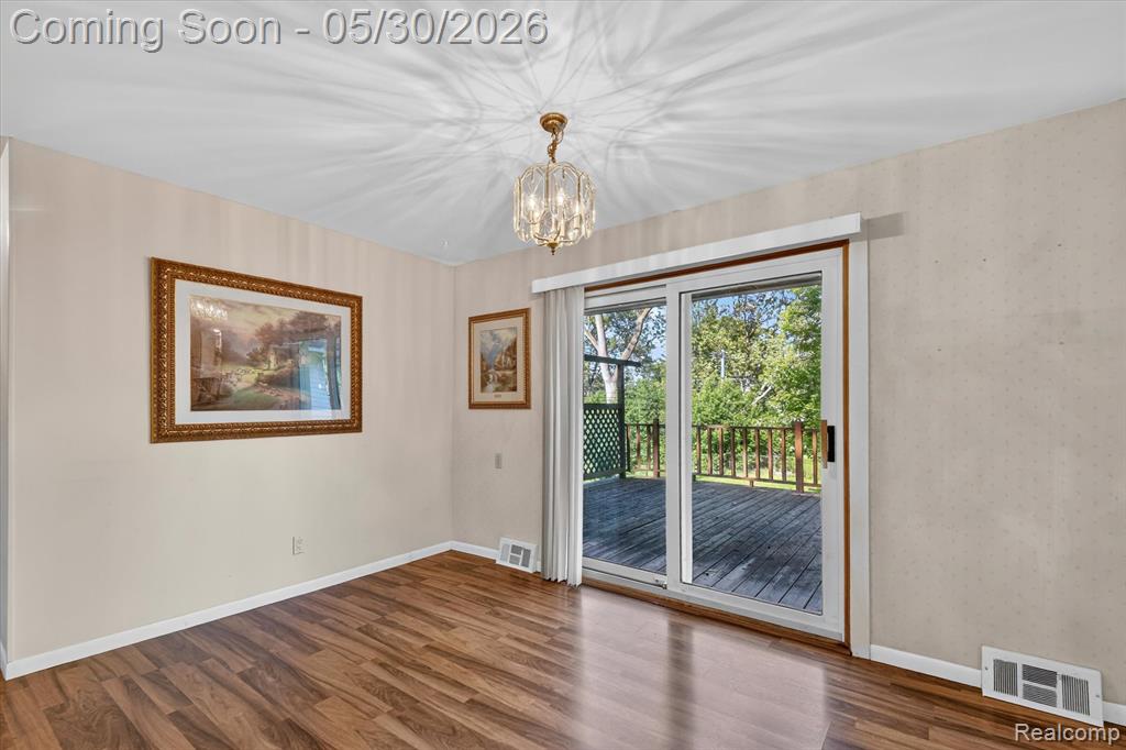721 Robbinann Drive, Waterford, MI 48328 — Photo 8