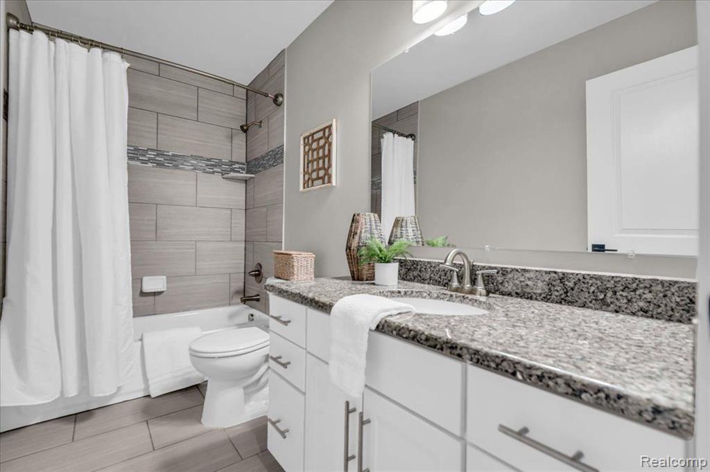 705 WHITCOMB Avenue, Royal Oak, MI 48073 — Photo 31