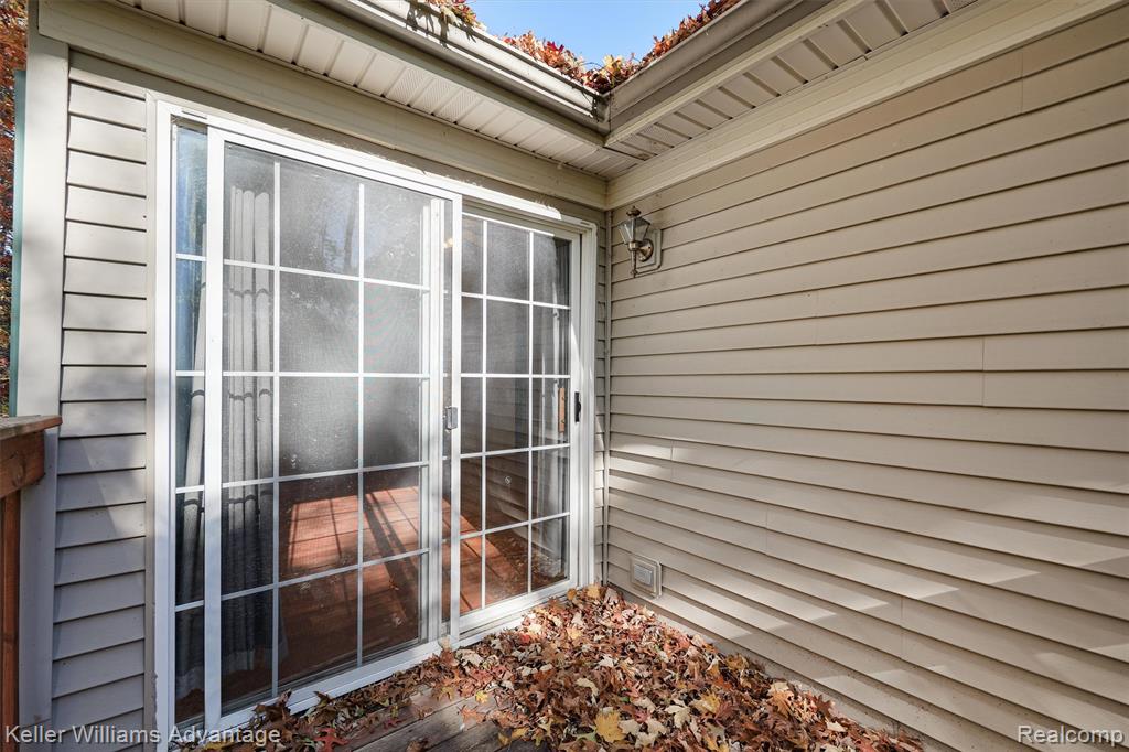 867 Saybrook Drive, Waterford, MI 48327 — Photo 21