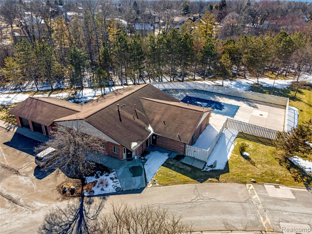 33585 Pondview Circle, 116, Livonia, MI 48152 — Photo 23
