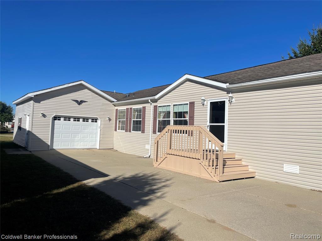 2679 Manatee Court, Lapeer, MI 48446 — Photo 2