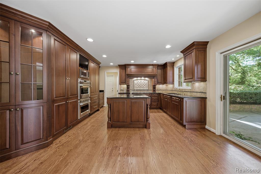 1019 N Cranbrook Road, Bloomfield, MI 48301 — Photo 8