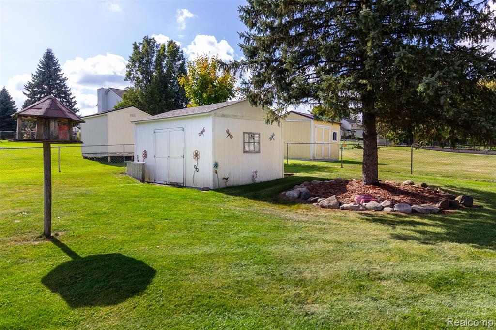 11270 Linda Kay, Goodrich Vlg, MI — Photo 39
