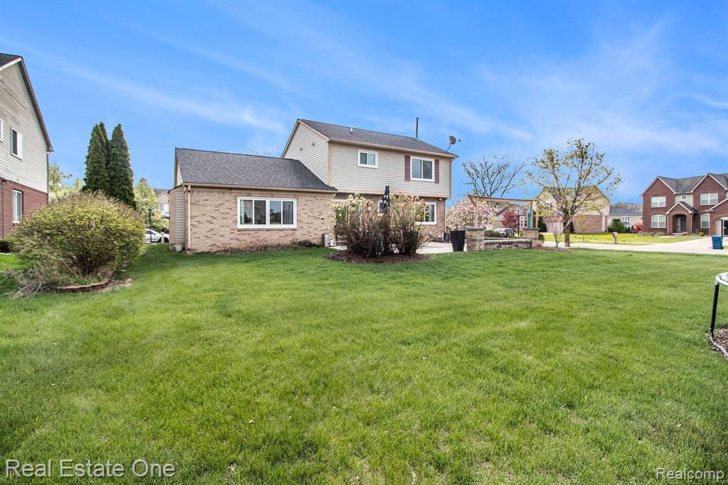 4666 CHERRY BLOSSOM Drive, Ypsilanti, MI 48197 — Photo 22