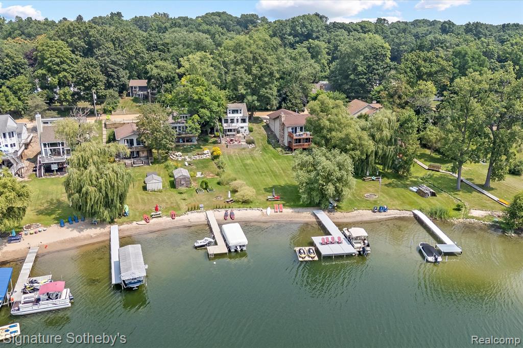 415 HILLWOOD, White Lake, MI 48383 — Photo 2
