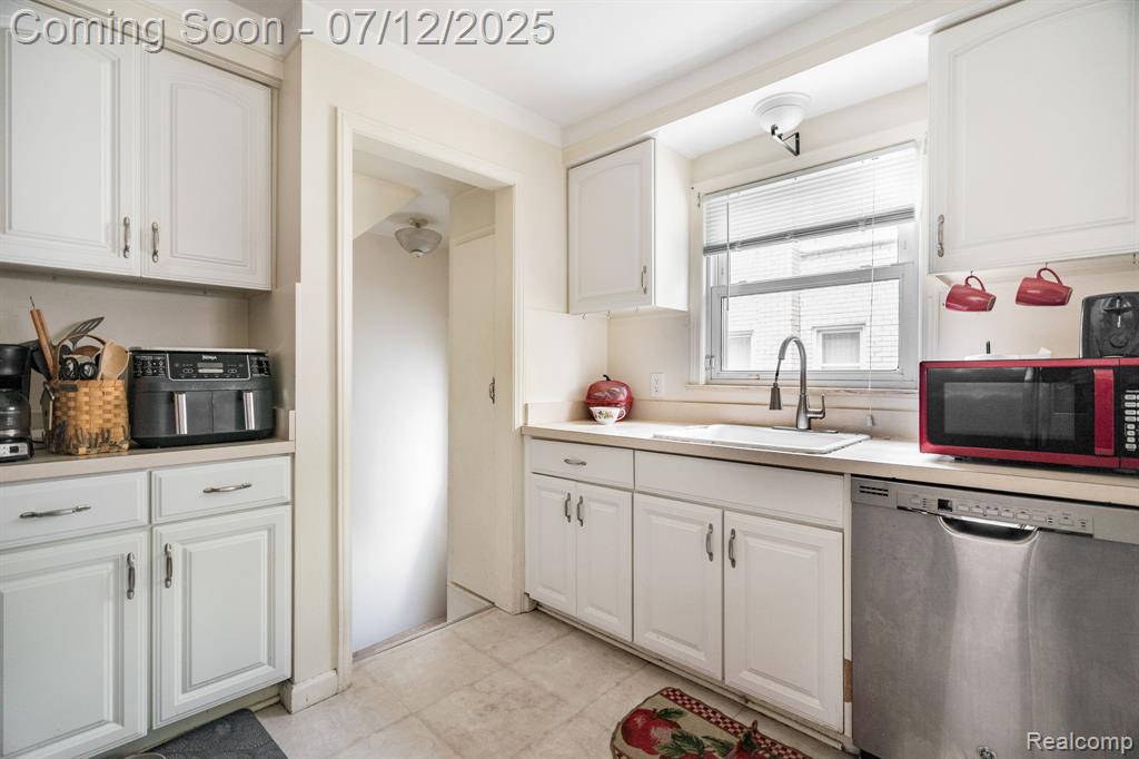 9573 Fenton, Redford, MI 48239 — Photo 10