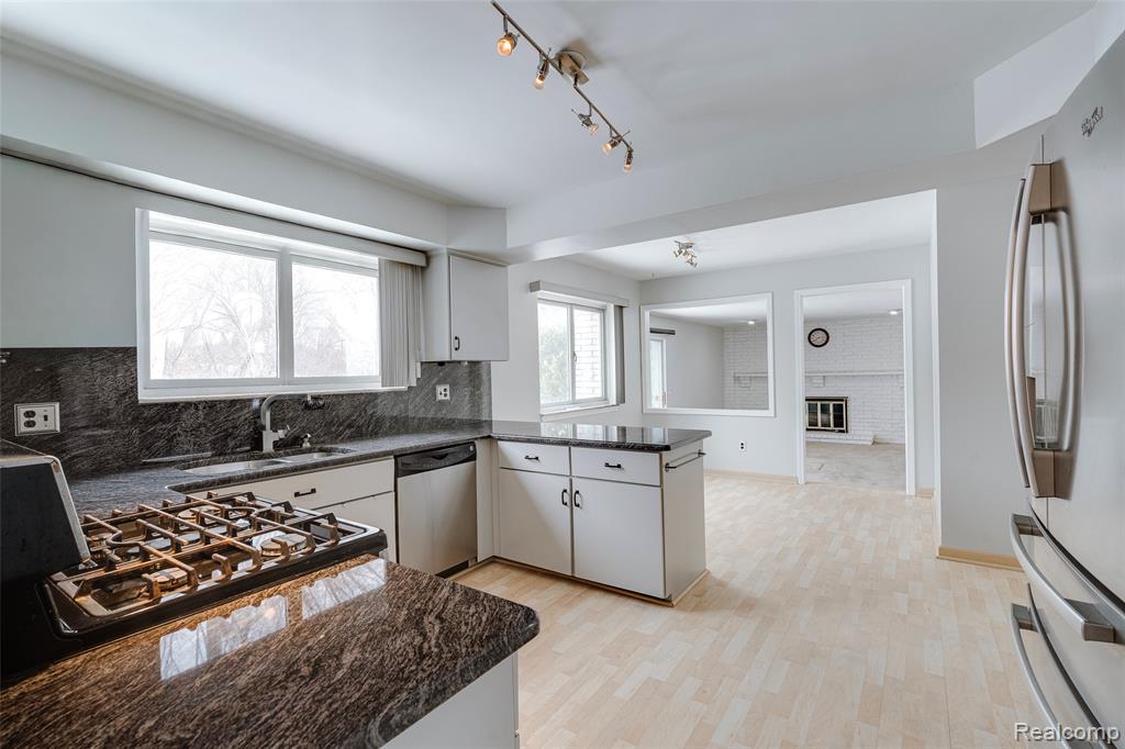 45900 Gainsborough Drive, Canton, MI 48187 — Photo 8