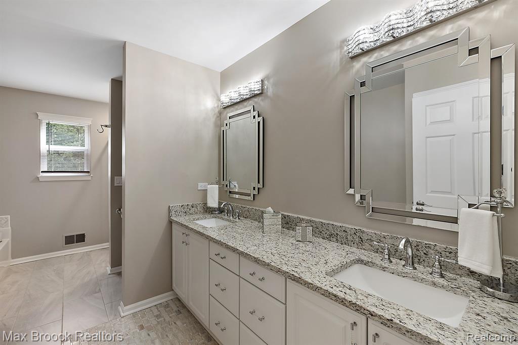 4536 SEDONA Drive, Clarkston, MI 48348 — Photo 20