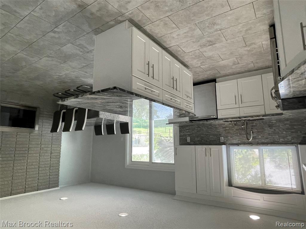 41152 Hollydale Road, Novi, MI — Photo 5