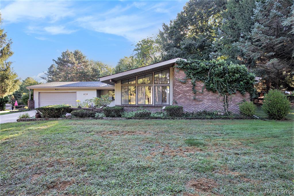 7334 Parkwood Drive, Fenton, MI 48430 — Photo 3