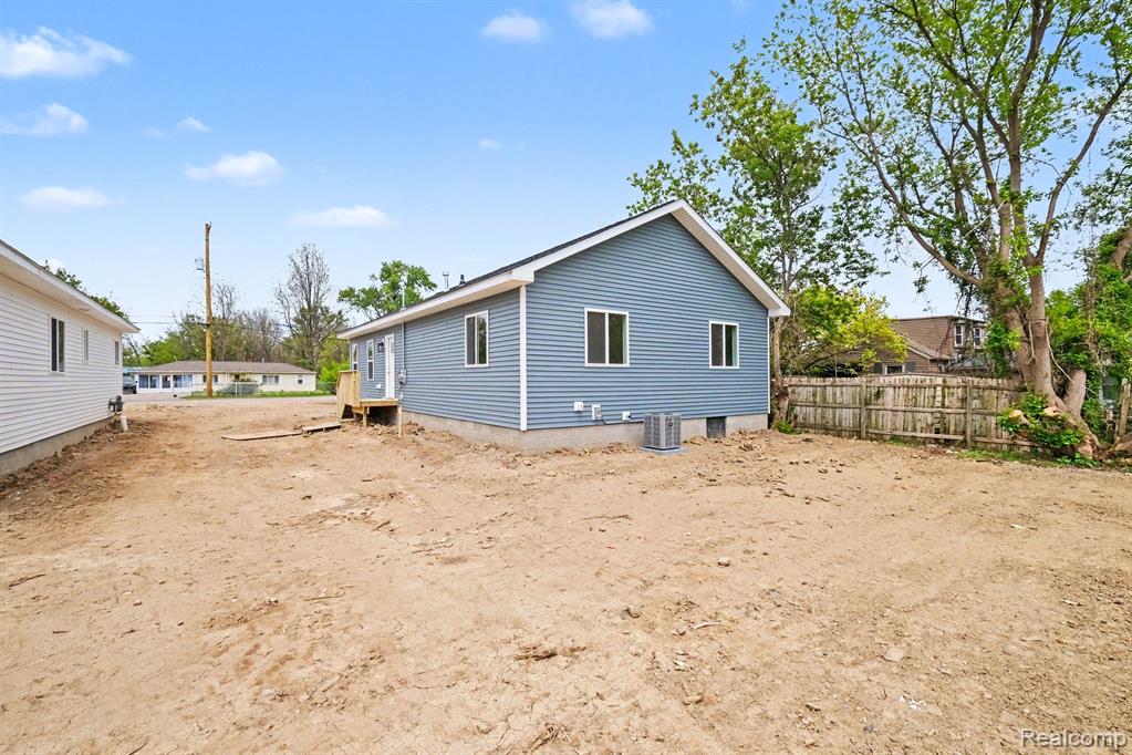 6056 Pearl Street, Burton, MI 48509 — Photo 16