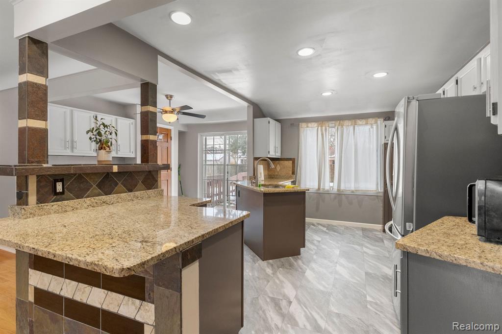 4255 SAMOSET Road, Royal Oak, MI 48073 — Photo 18