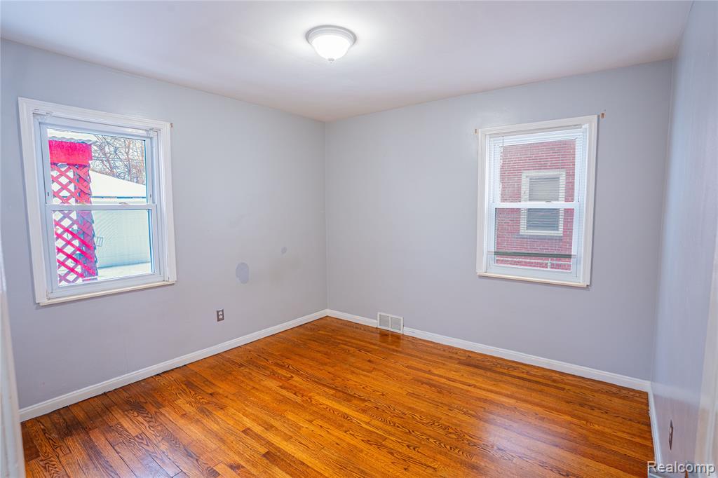 8467 Riverview Street, Dearborn Heights, MI 48127 — Photo 15
