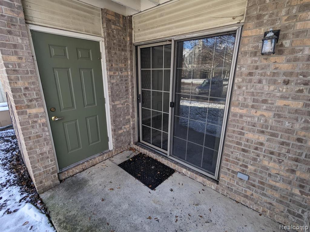 205 MAPLEWOOD, South Lyon, MI 48178 — Photo 2