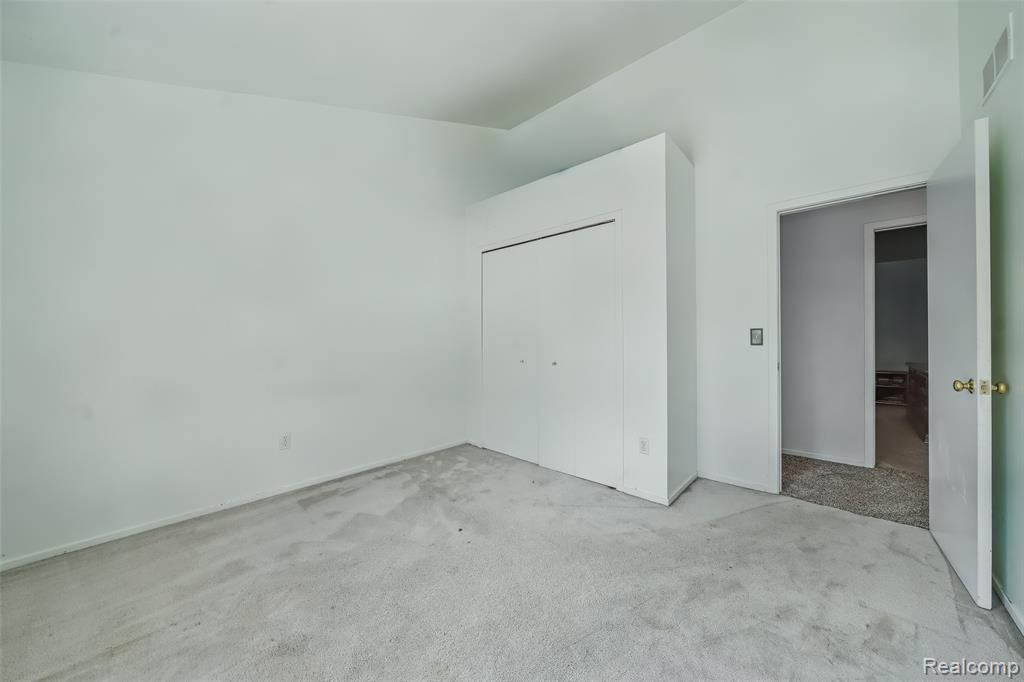 870 Huntclub Boulevard, Auburn Hills, MI 48326 — Photo 18