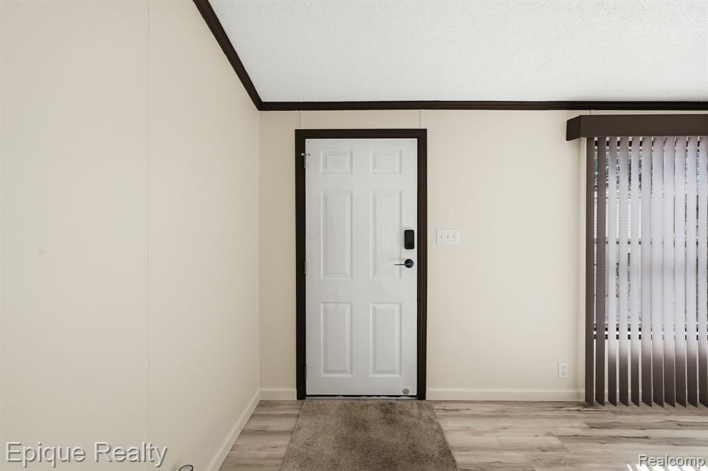 271 Lovell Court, Flushing, MI 48433 — Photo 7