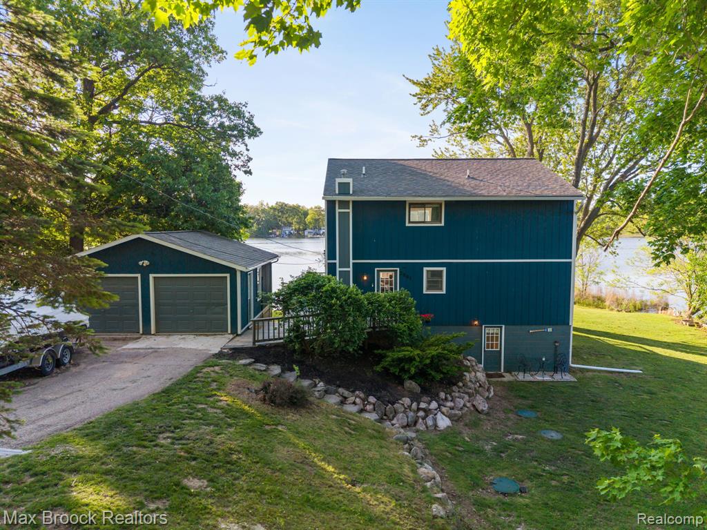 2881 Hope, White Lake, MI 48383