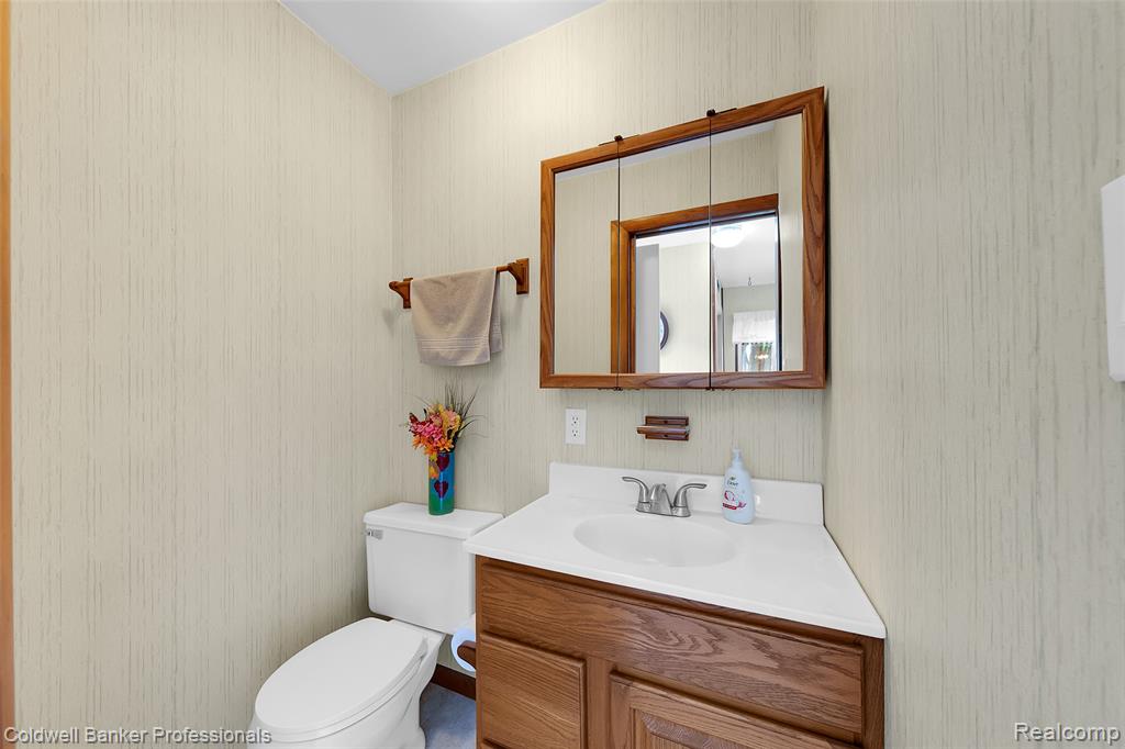 60 E Oakwood Road, Oxford, MI 48371 — Photo 18